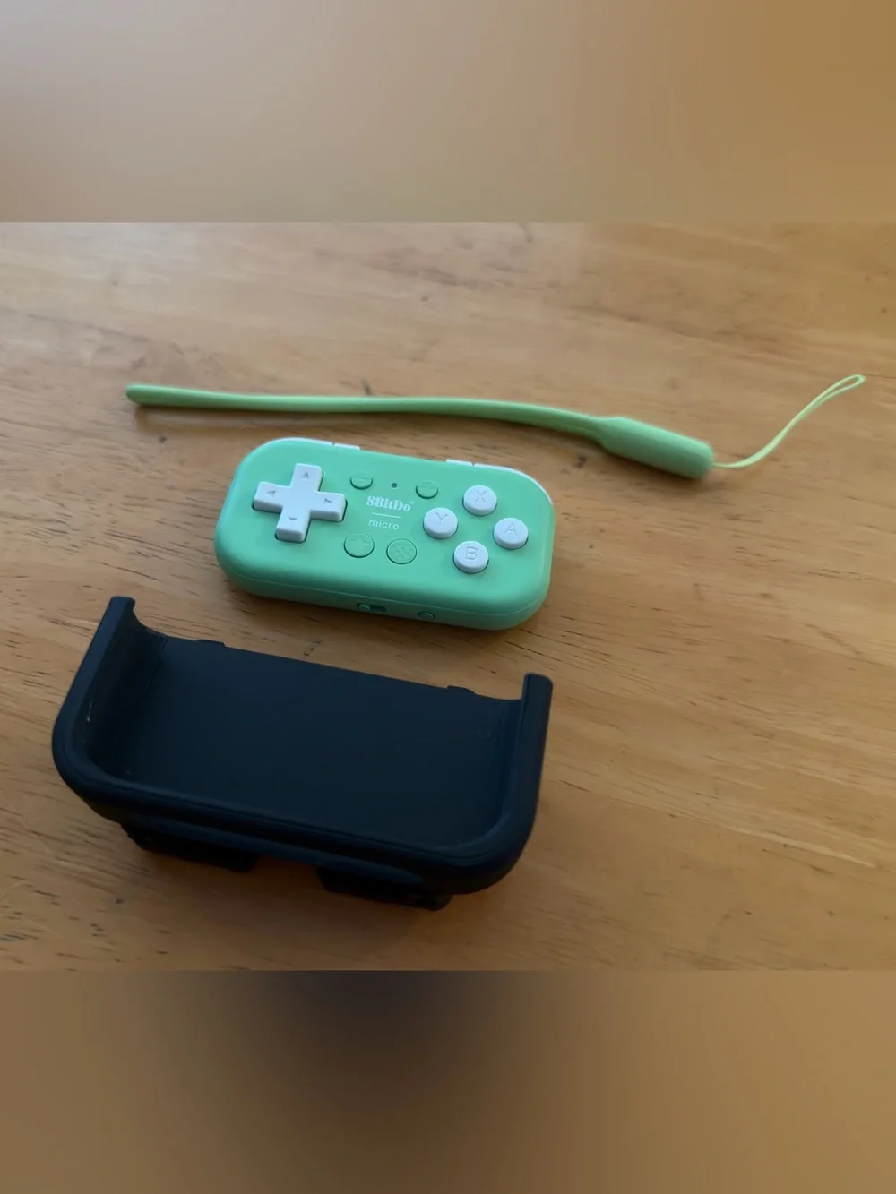 8bitdo Bluetooth Controller for IOS/Android - Picture 1 of 3
